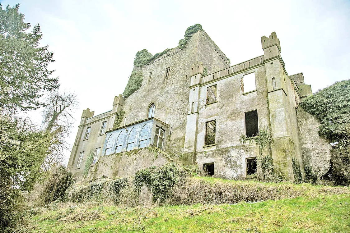 Castelul Leap, din Irlanda, a fost construit între secolul XIII şi XV şi este locul unde paranormalul se îmbină cu istoria
