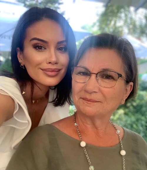 Geanina Ilieș prezintă o emisiune nouăFoto: arhiva personală