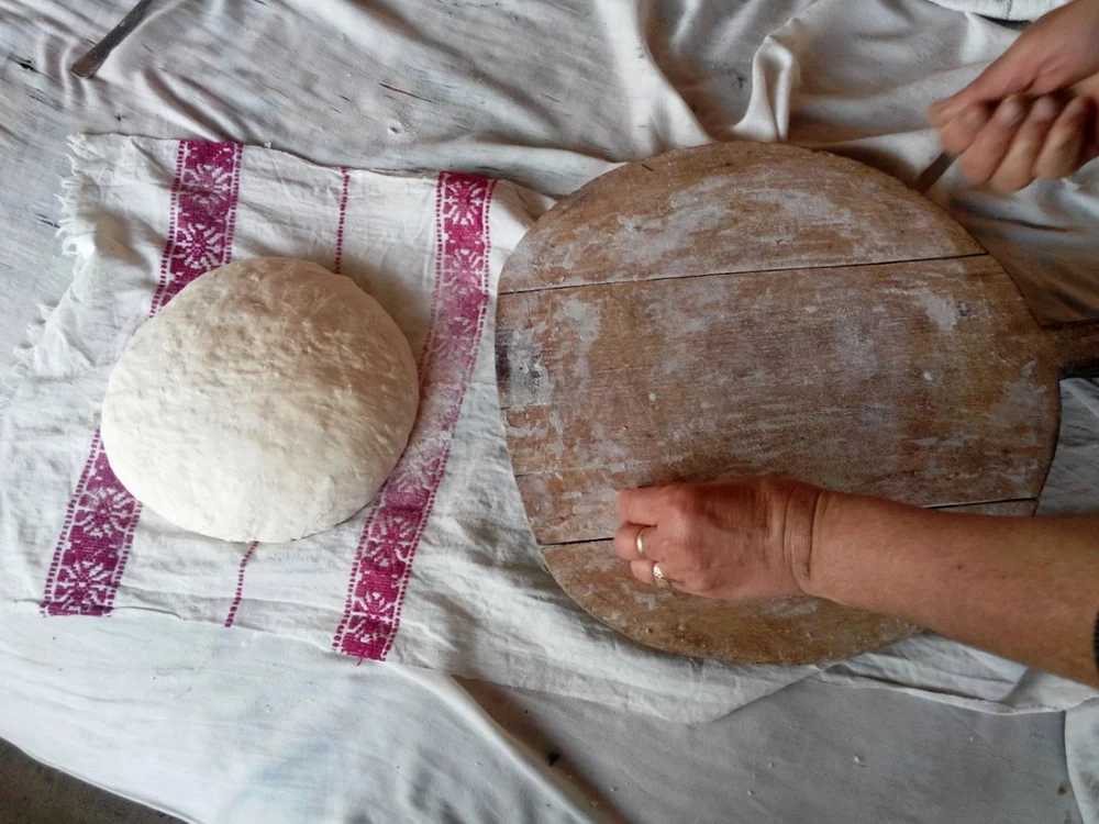 testuri pentru pâine pe vatră - foto arhiva george dumitru