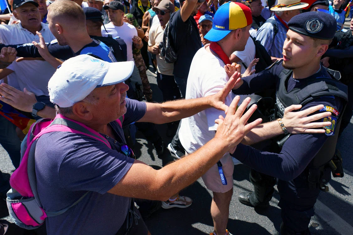 Au fost incidente între protestatari şi jandarmi. FOTO: Inquam/Octav Ganea
