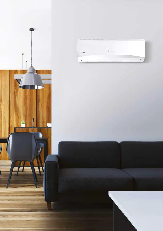 Prezentare aparat de aer conditionat Ariston PRIOS 35 Wi-Fi într-un living Foto eMAG jpg