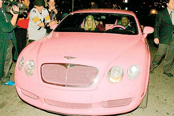 Asta e casa de 1,6 milioane de dolari pe care a primit-o Brad de la Moş (Fotografii: Photoland / Wenn / Reuters)