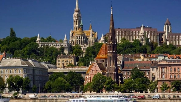 Ungaria, viaţă de noapte şi spa în locuri istorice jpeg