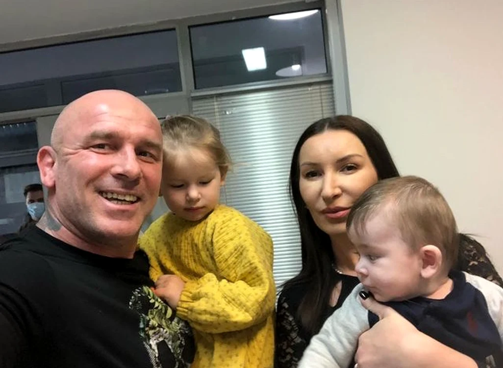 
    Mihai și Alexandra sunt copiii lui Cătălin Zmărăndescu din primul mariaj foto: Instagram  