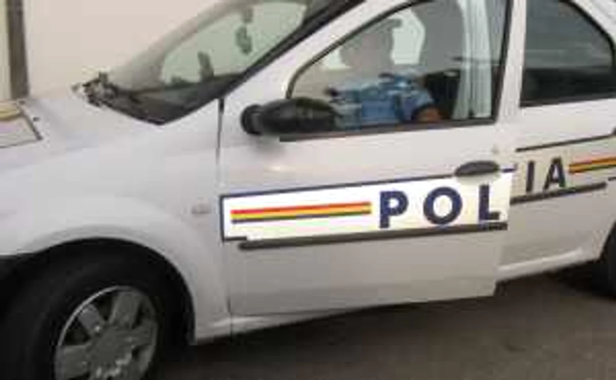 Poliţiştii îi caută pe cei trei. Foto arhivă 