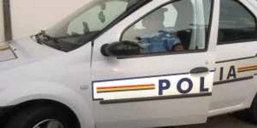 Poliţiştii îi caută pe cei trei. Foto arhivă 