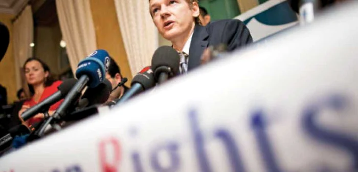 Fondatorul WikiLeaks, Julian Assange, a fost plasat pe „lista roşie” a Interpolului pentru o acuzaţie de viol