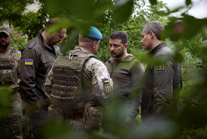 Zelenski, în vizită pe linia frontului, în Donețk. FOTO arhivă EPA EFE