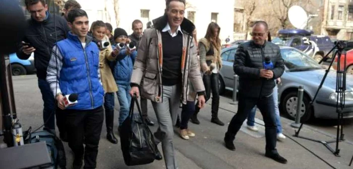 Primarul Constanţei, cu bagajul făcut, la DNA FOTO Mediafax