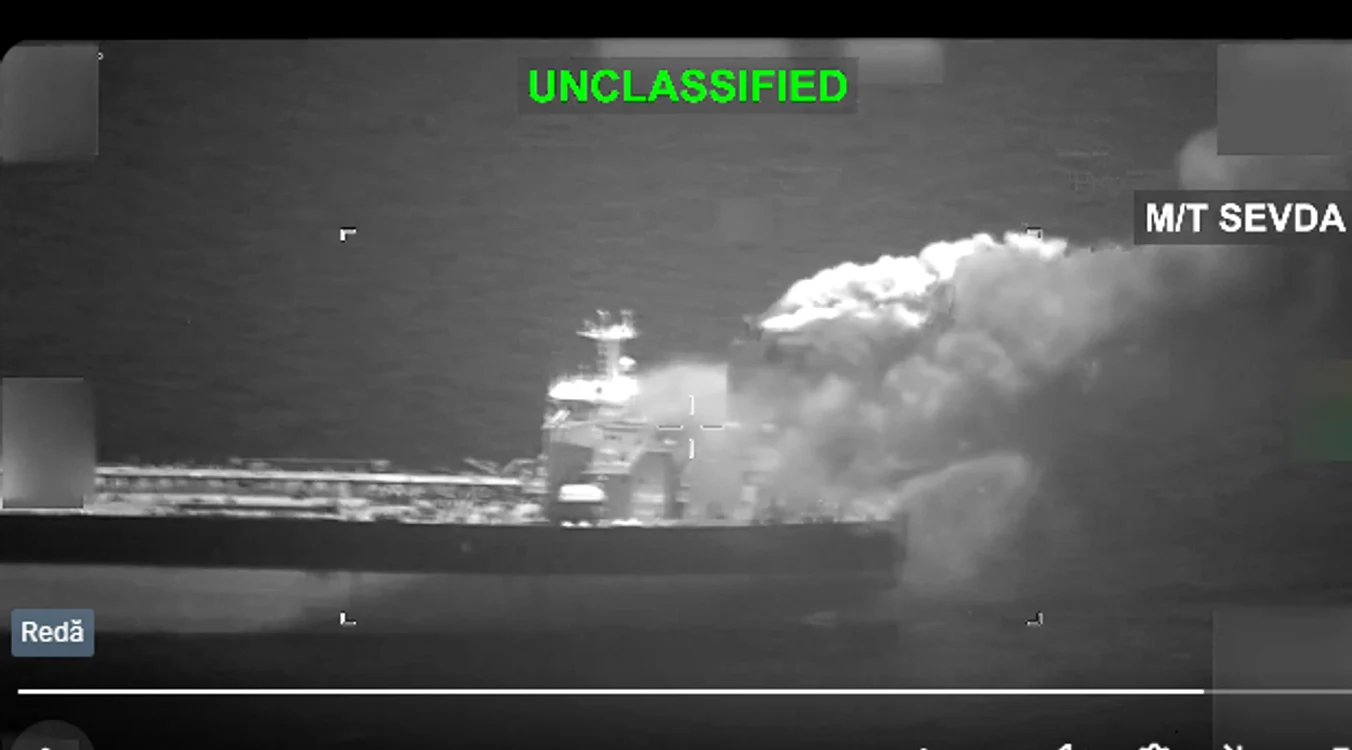 Una din navele lovite. FOTO captură video X Centcom
