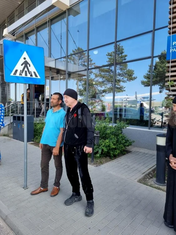 Gigi Becali la aeroportul din Suceava 