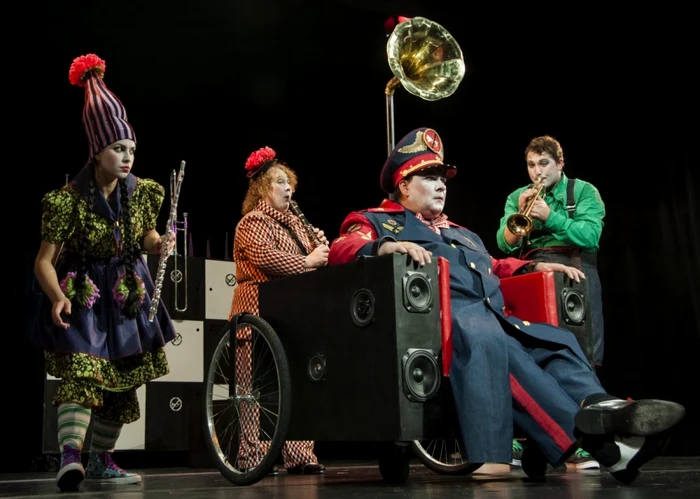Imagine din „Clowns“, primul spectacol ce se va juca în curtea TVR FOTO teatrulioncreanga.ro
