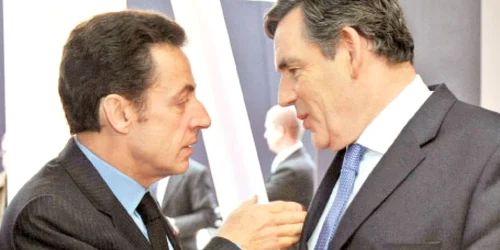 Gordon Brown (dreapta) şi Nicolas Sarkozy 