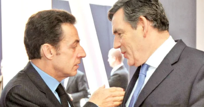 Gordon Brown (dreapta) şi Nicolas Sarkozy 