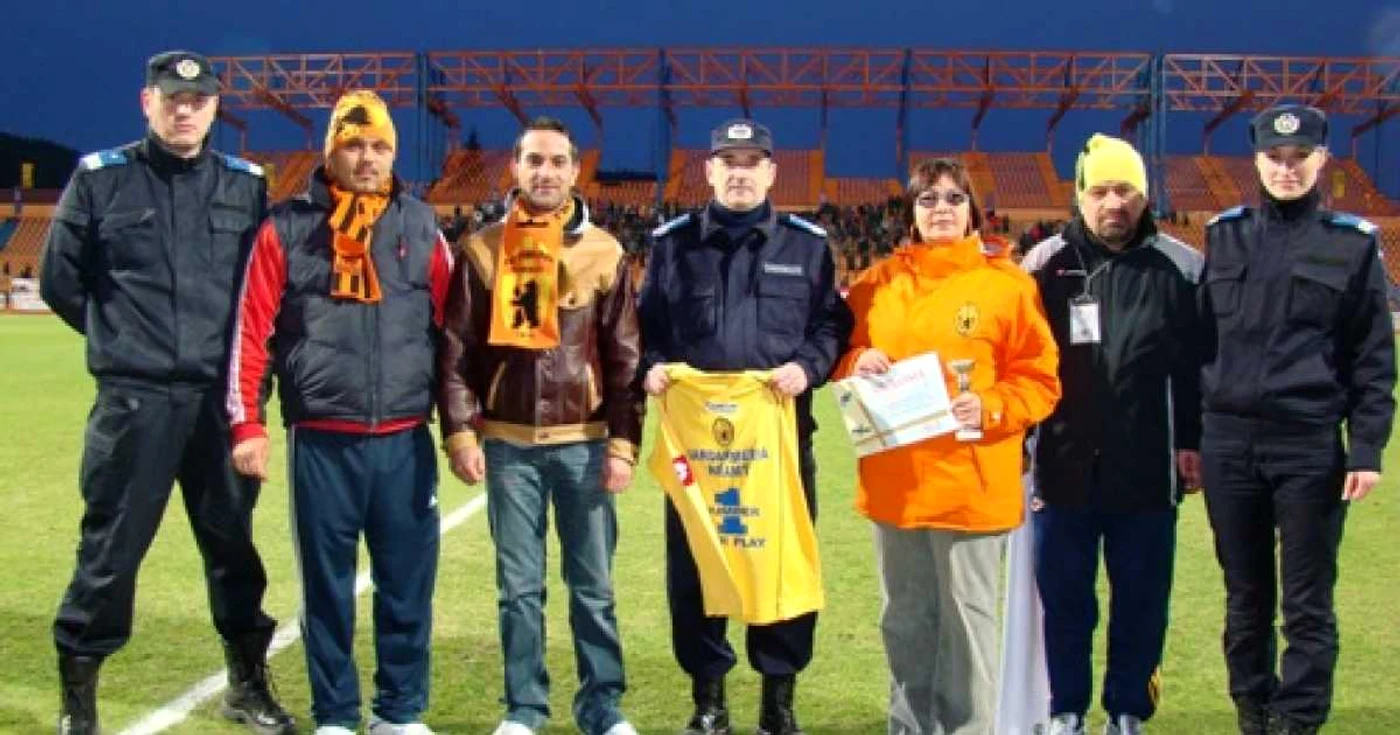 Jandarmii și suporterii nemțeni și-au dat mâna pentru fair play