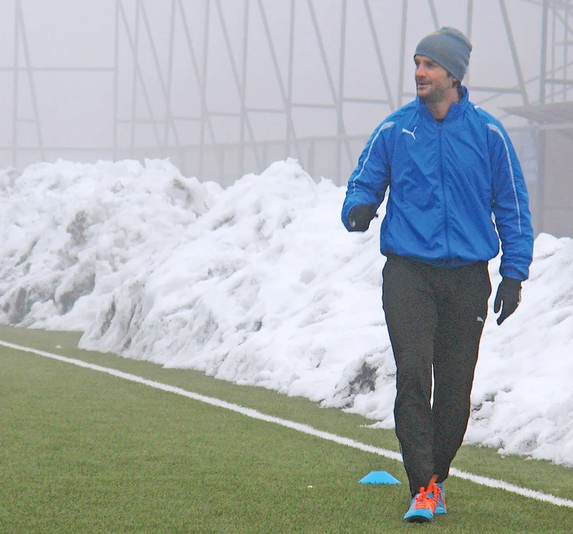 
    Decembrie 2014: Complet vindecat, Chivu a mers de Sărbători la schi, sport permis de medic  