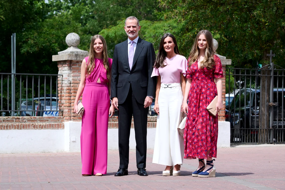 Familia regală, la confirmarea Sofiei (foto stânga)