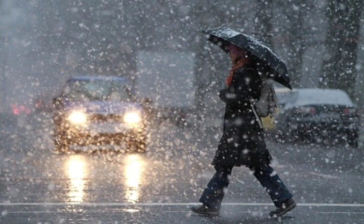 Temperaturi ridicate, dar cu ploi și lapoviță FOTO Adevărul
