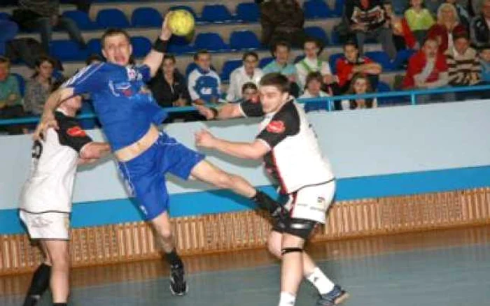 HANDBAL: Etapa a debutat cu două partide foarte echilibrate