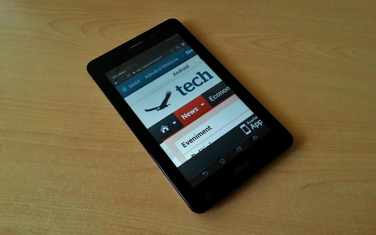Asus Fonepad este o tabletă care poate fi folosită şi ca telefon. FOTO Răzvan Băltăreţu/Adevărul