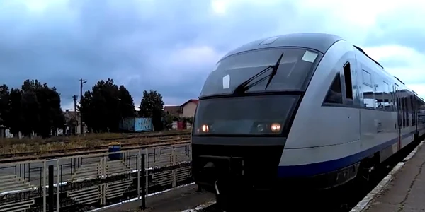 Femeie lovită în Râmnicu Vâlcea de un tren Regio care circula pe relaţia Craiova - Sibiu Foto Adevărul  