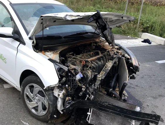 Mașinile implicate în accident au fost serios avariate FOTO ISU Bacău