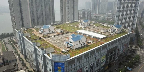 Vilele de pe acoperişul centrului comercial din Hunan