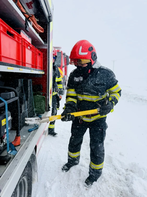 Pompierii sunt în acțiune. FOTO DSU