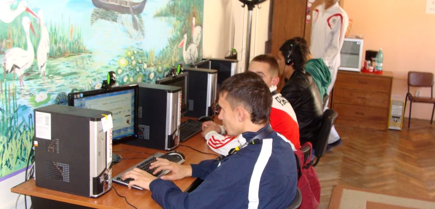 Colegii de la Centrul nr. 5 ai celor doi minori duşi in Italia pentru a fi puşi să fure