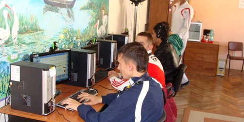 Colegii de la Centrul nr. 5 ai celor doi minori duşi in Italia pentru a fi puşi să fure