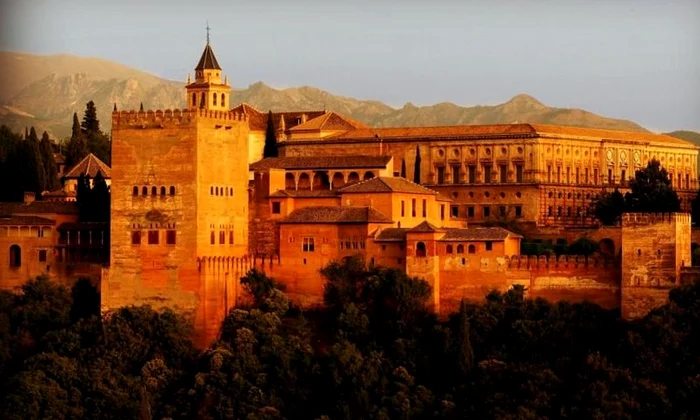 Alhambra, cel mai spectaculos monument de arhitectură maură din Spania jpeg