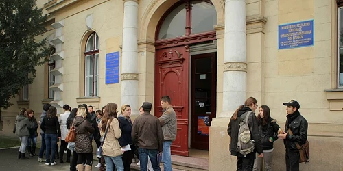 Studenţii de la drept au protestat în faţa corpului T al Univesrităţii, foto: Bogdan Crăciun