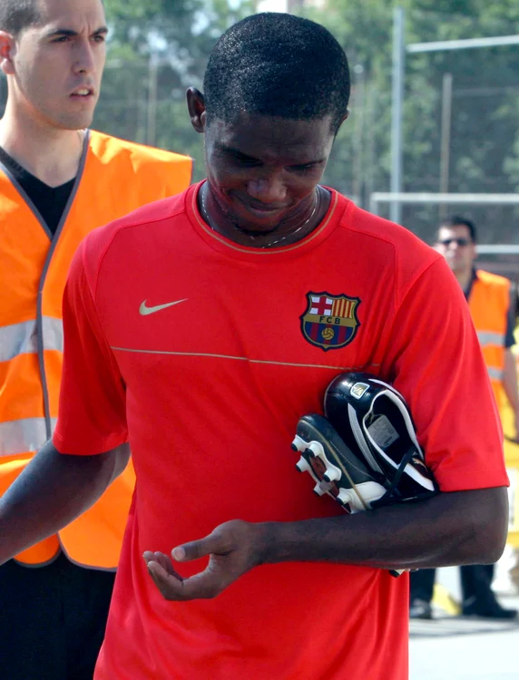 
    Eto'o rămâne legat de Barcelona  