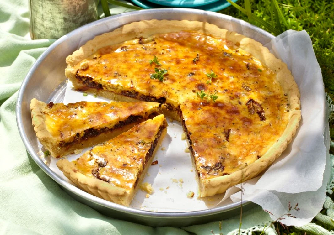tarta cu branza si ceapa caramelizata jpeg