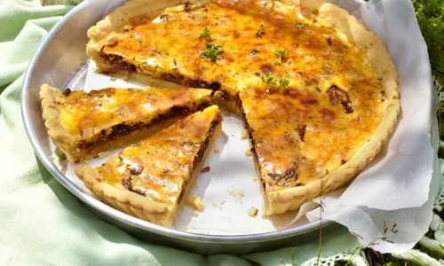 tarta cu branza si ceapa caramelizata jpeg