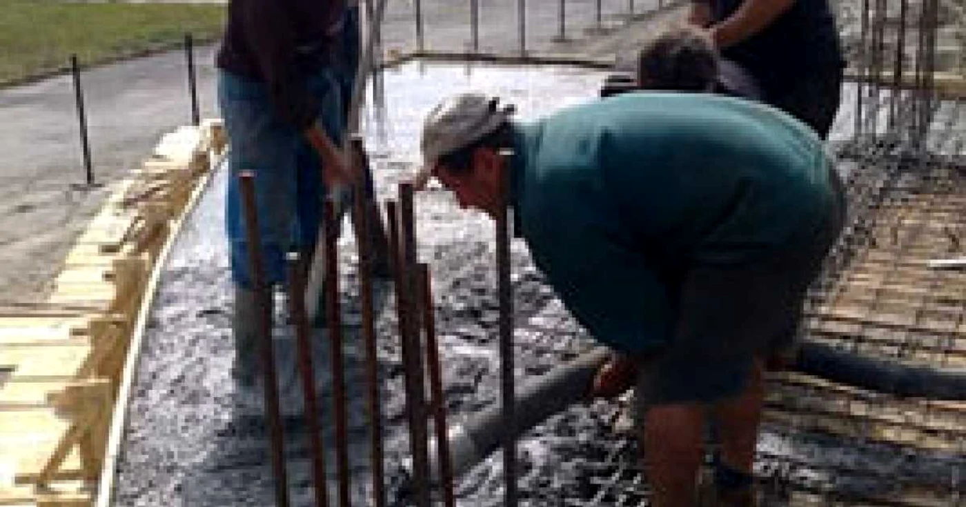 Cei mai mulţi salariaţi fără forme sunt în construcţii