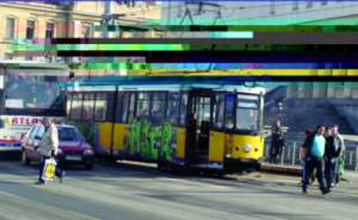 Din cauza desfiinţării liniei 8, arădenii sunt nevoiţi să aştepte mai mult timp în staţii