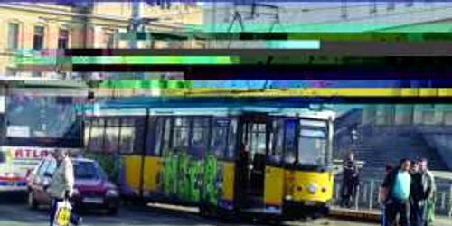 Din cauza desfiinţării liniei 8, arădenii sunt nevoiţi să aştepte mai mult timp în staţii
