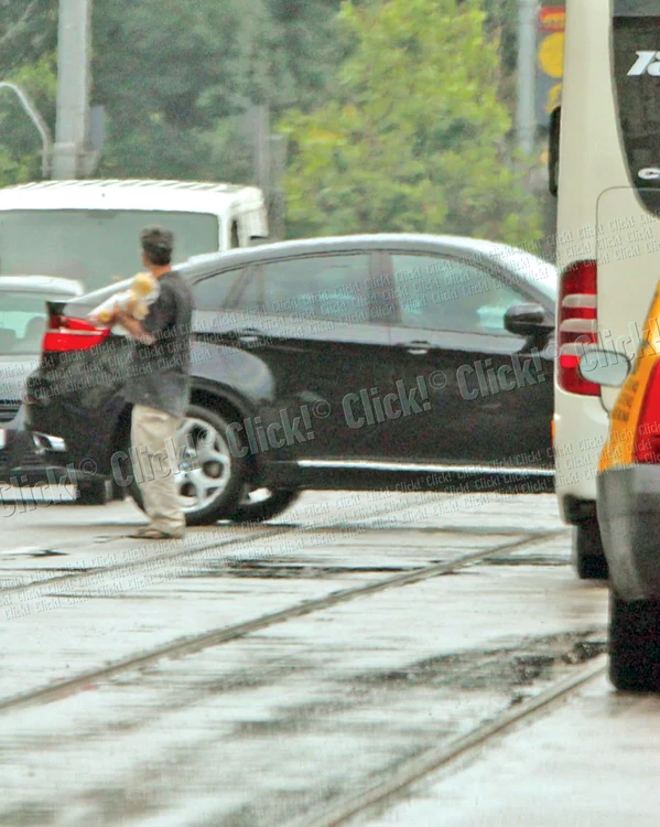 A întors maşina pe mijlocul bulevardului (fotografii: Alex Muscaliu, Blitz)