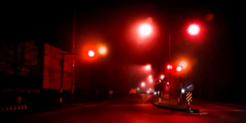 un oras din danemarca inlocuieste iluminatul stradal clasic cu lumini rosii pentru protejarea faunei FOTO X/@realivany