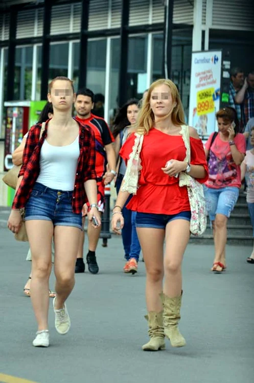 
    Pantalonii scurţi  sunt la modă în  această varăFotografii: Alex Muscaliu  