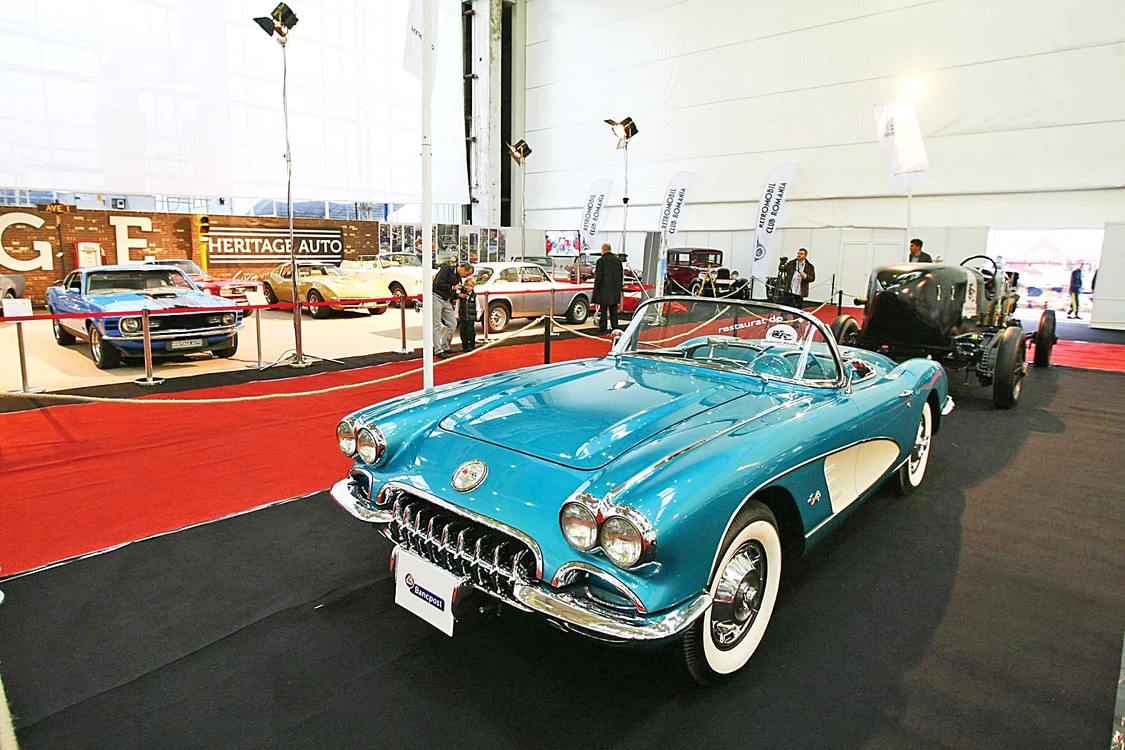 
    Chevroletul Corvette  întoarce toate  privirile vizitatorilorFoto: Dorin Constanda  