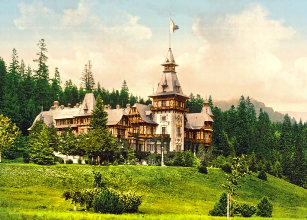 Castelul Peleș din Sinaia, ridicat din dorinţa Regelui Carol I, a fost menit să fie reședinţa de vară a familiei regale