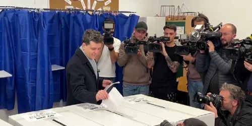 nicusor dan a votat png