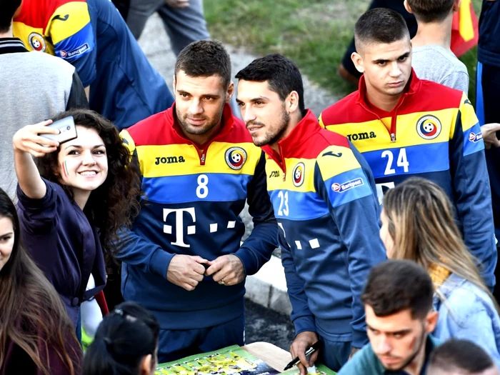 Răzvan Marin (dreapta) e deocamdată în umbra lui Popa şi Stanciu FOTO Sportpictures.eu