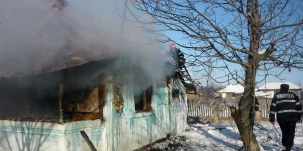 Pompierii au luptat mai bine de două ore cu flăcările