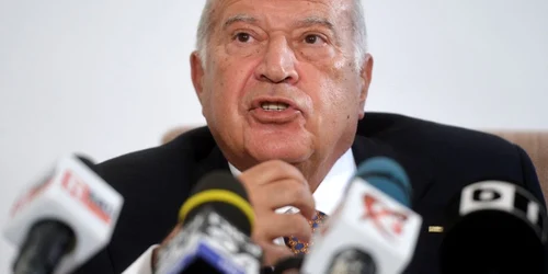 Dan Voiculescu sustine o declaratie de presa FOTO Mediafax
