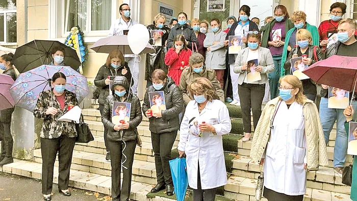 Personalul medical i-a adus asistentei de la Pediatrie un ultim omagiu