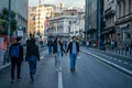 oameni pe strada inquam masca jpg