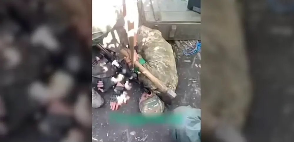 Torturat în prima linie: soldat ucrainean bătut cu un topor și țeava unei puști de asalt de către rușii care îl capturaseră